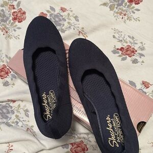 NWOT Size 7 Navy Cleo’s by Skechers flat shoes